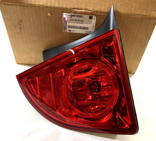 Genuine OEM GM Chevy Malibu Driver Side Tail Lamp Assembly 2008 - 2012 20914363