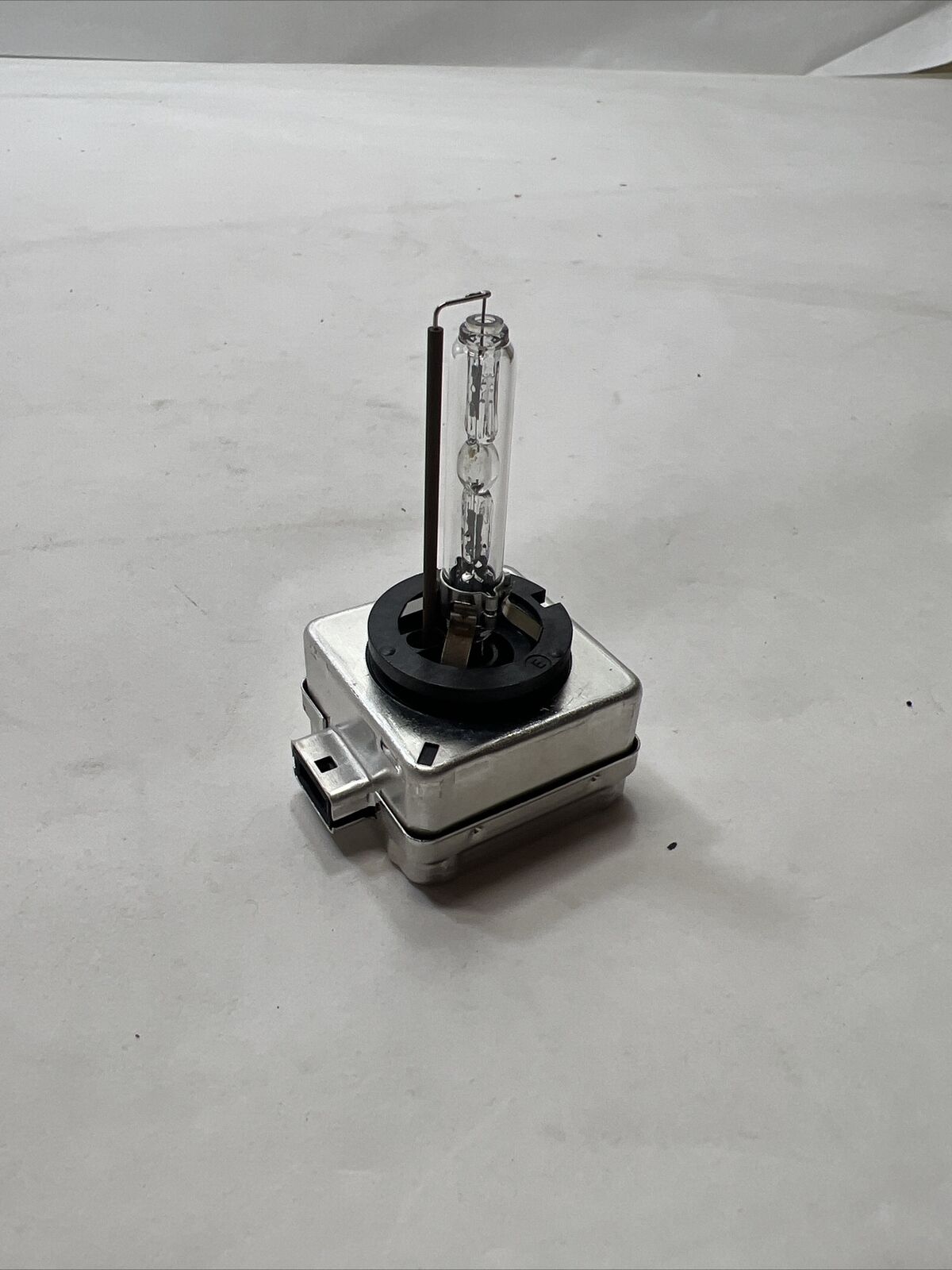 New OEM Genuine GM Chevrolet Camaro Hid Bulb 10-15  13503430