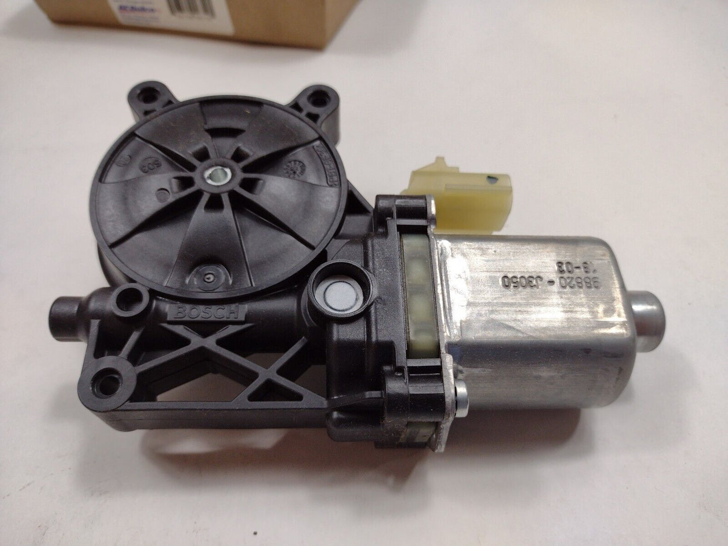 Gneuine OEM GM Chevrolet Sonic Window Motor 2012-2020 95919458