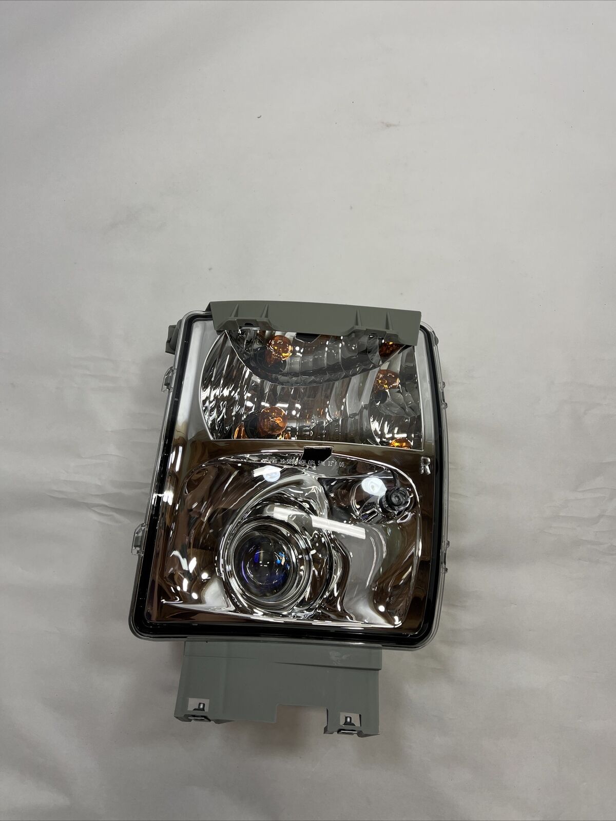 New Front Passenger Side Turn Signal / Fog Light Assembly GM2531127 OE