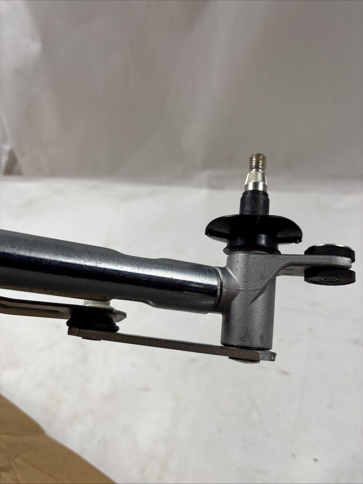 Genuine OEM GM Chevy Malibu Windshield Wiper Transmission Linkage 05-12 22711011