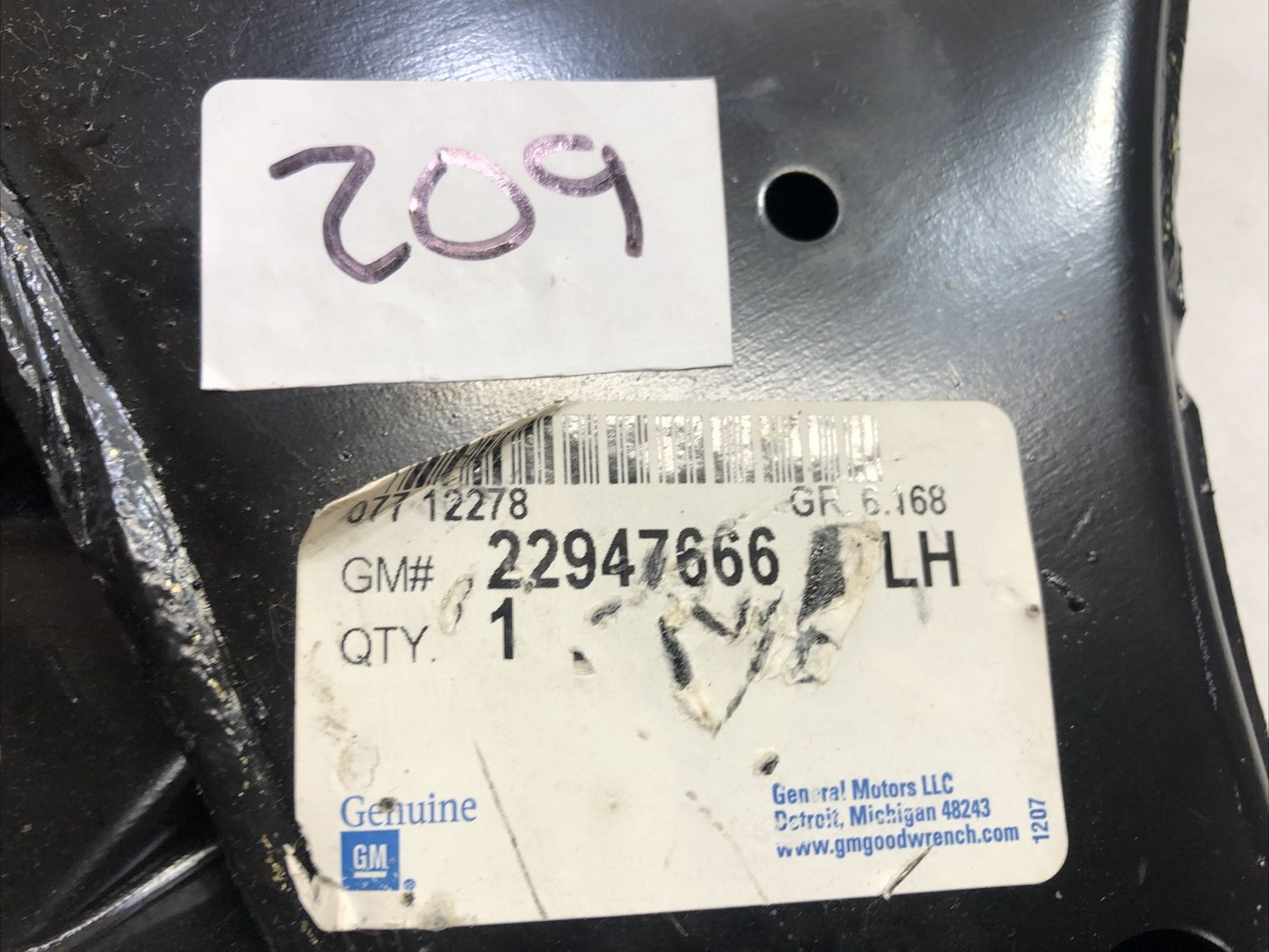 New OEM Genuine GM Chevrolet 97-16 Left Driver Side Lower Control Arm 22947666