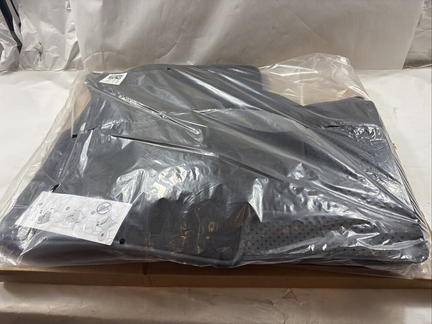 Genuine OEM GM Traverse Front Row Carpet Floor Mats 2 pieces 2018-2022 85136052