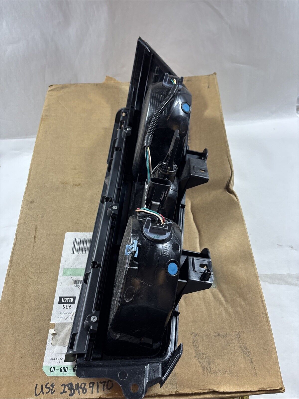 Genuine OEM GM Chevy Camaro Passenger Side Tail Light Lamp 2014-2015 23489170