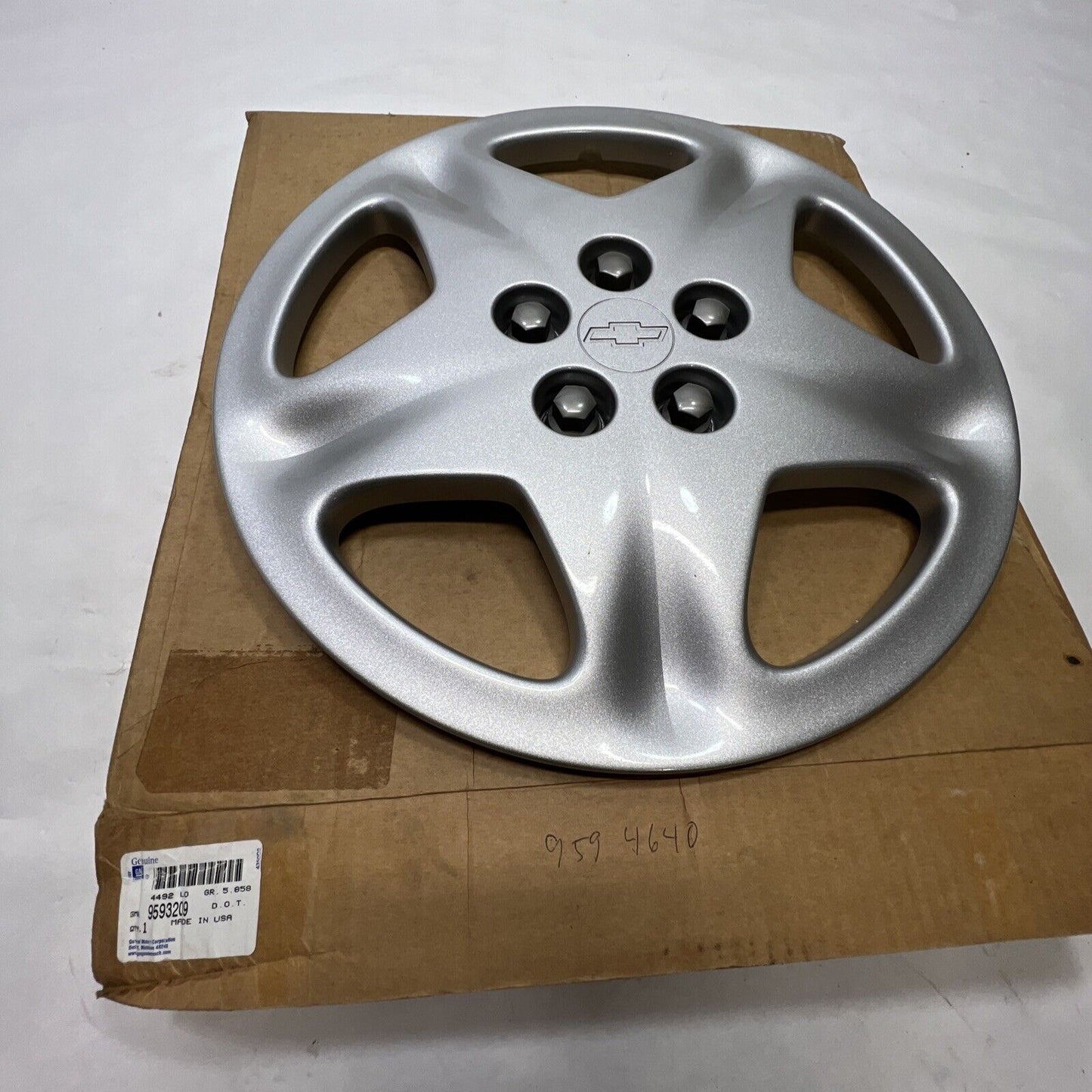New OEM GM 2000-02 Chevy Cavalier 15" GM OEM Hubcap Wheel Cover 9593209