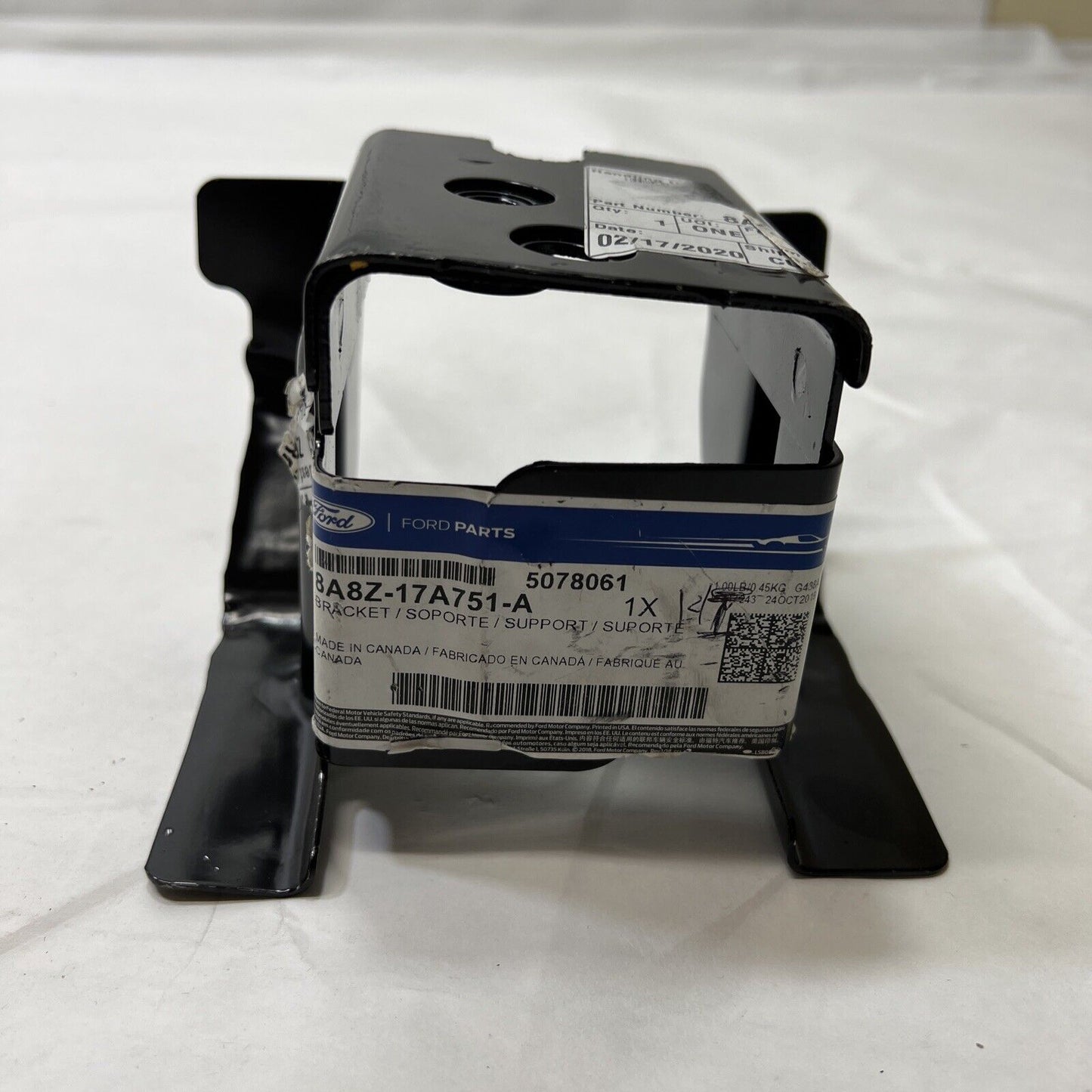 New OEM Ford Flex Lincoln MKT Bumper Mount Bracket Left 2009-19 8A8Z17A751A