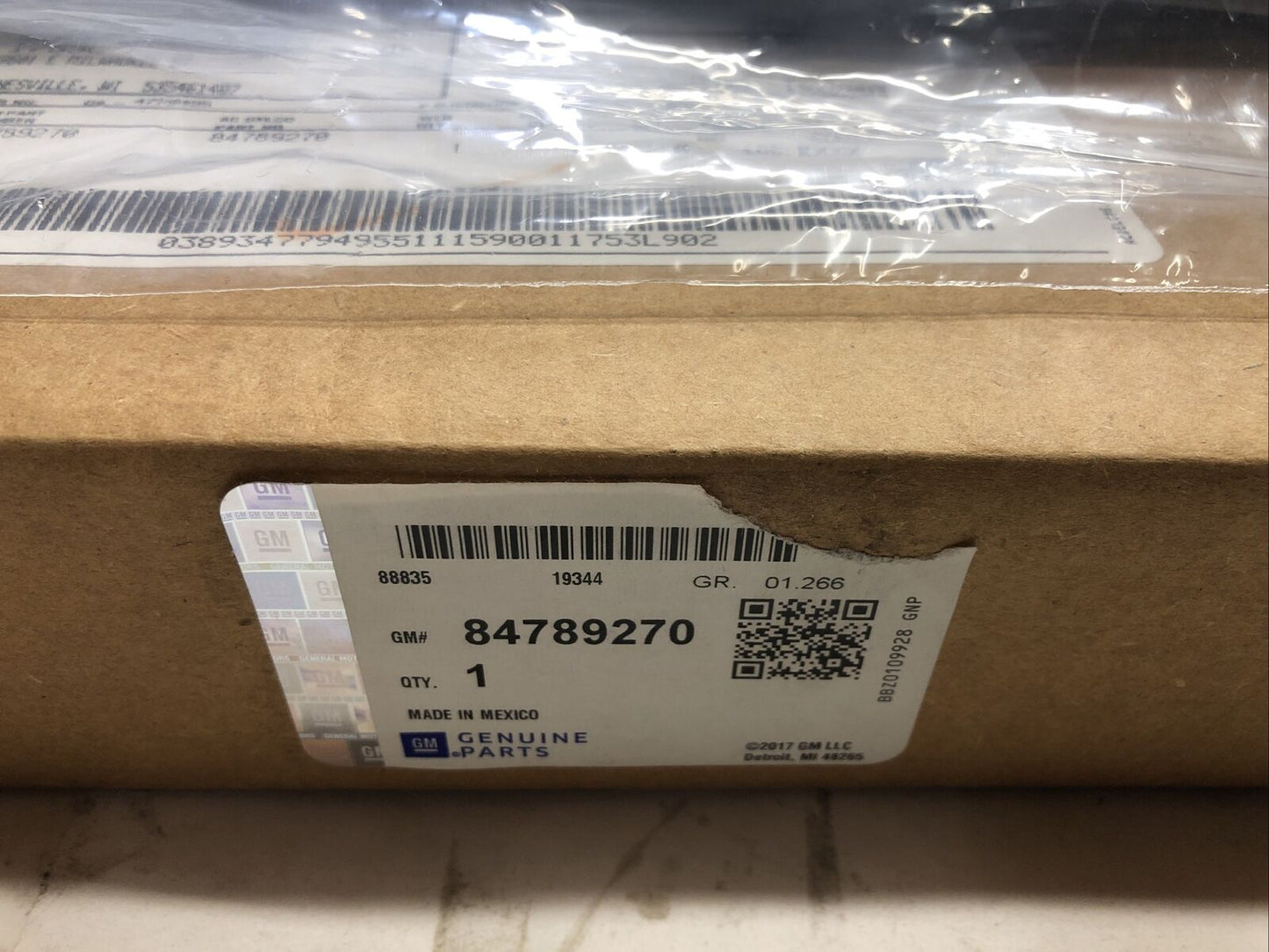 New OEM Genuine GM Chevrolet Silverado 20-22 Front Grille Opening Cover 84789270