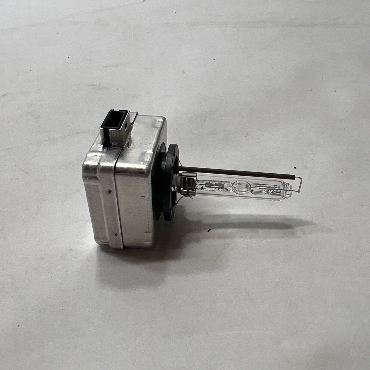 New OEM Genuine GM Chevrolet Camaro Hid Bulb 10-15  13503430