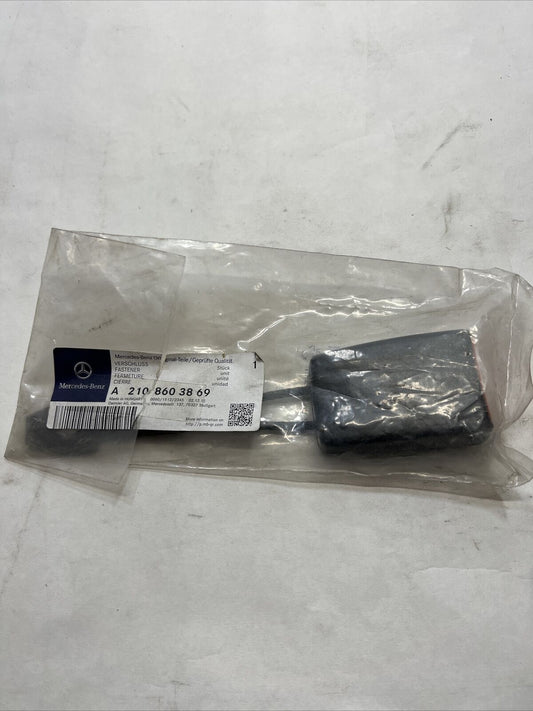 NEW MERCEDES-BENZ E W210 FRONT RIGHT SEAT BUCKLE 2002 A2108603869