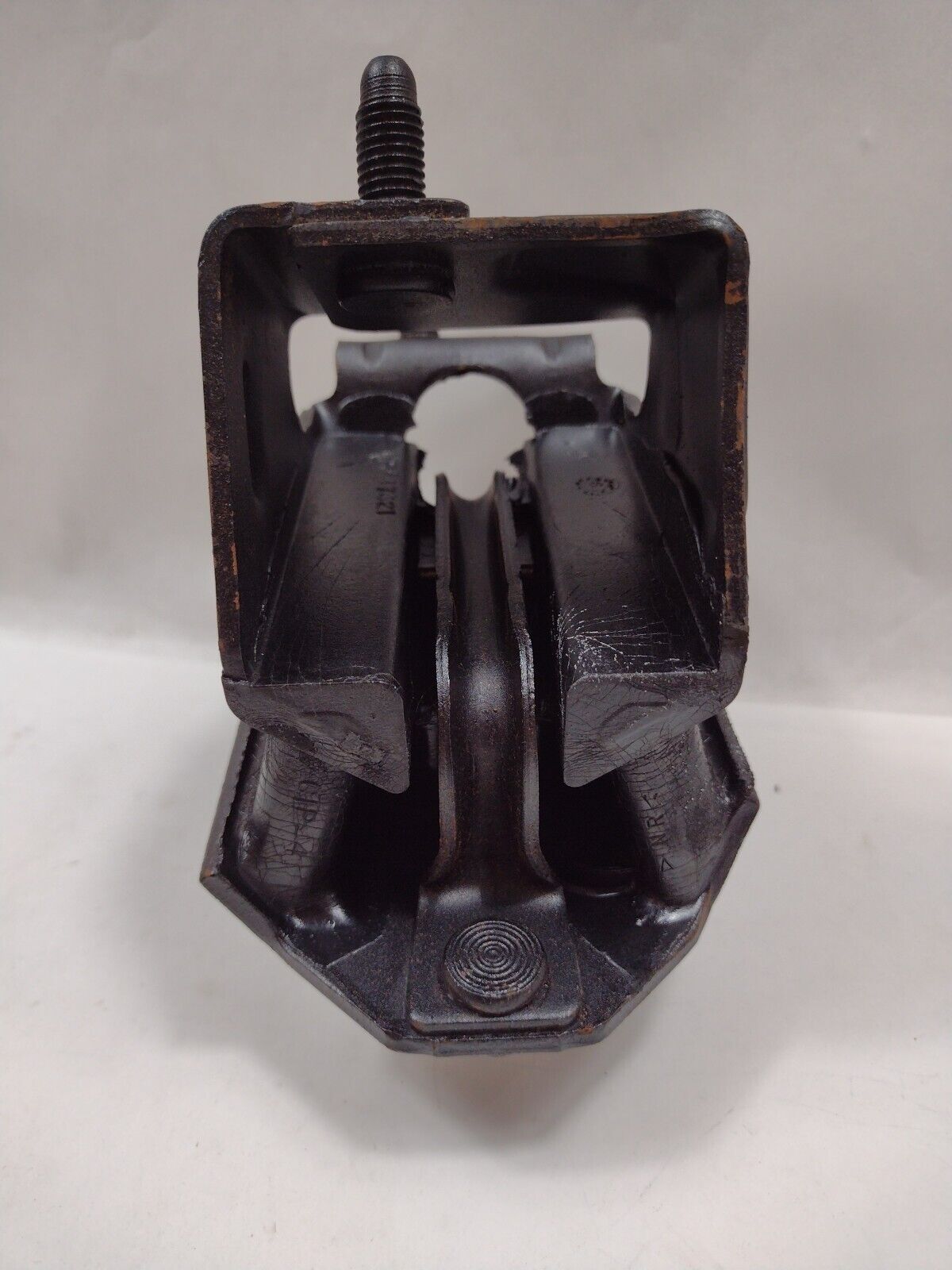 Genuine OEM GM Buick LaCrosse Rear Engine Mount 1999-2009 10447321