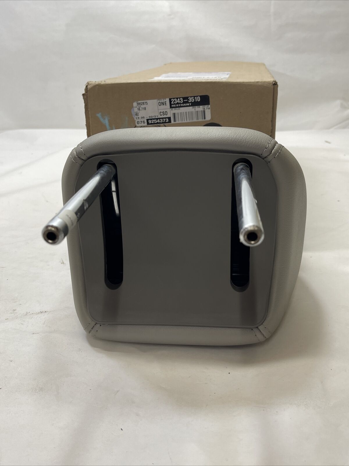 New OEM GM Front Seat Head Rest Titanium Leather 23433510 Traverse Enclave 13-17