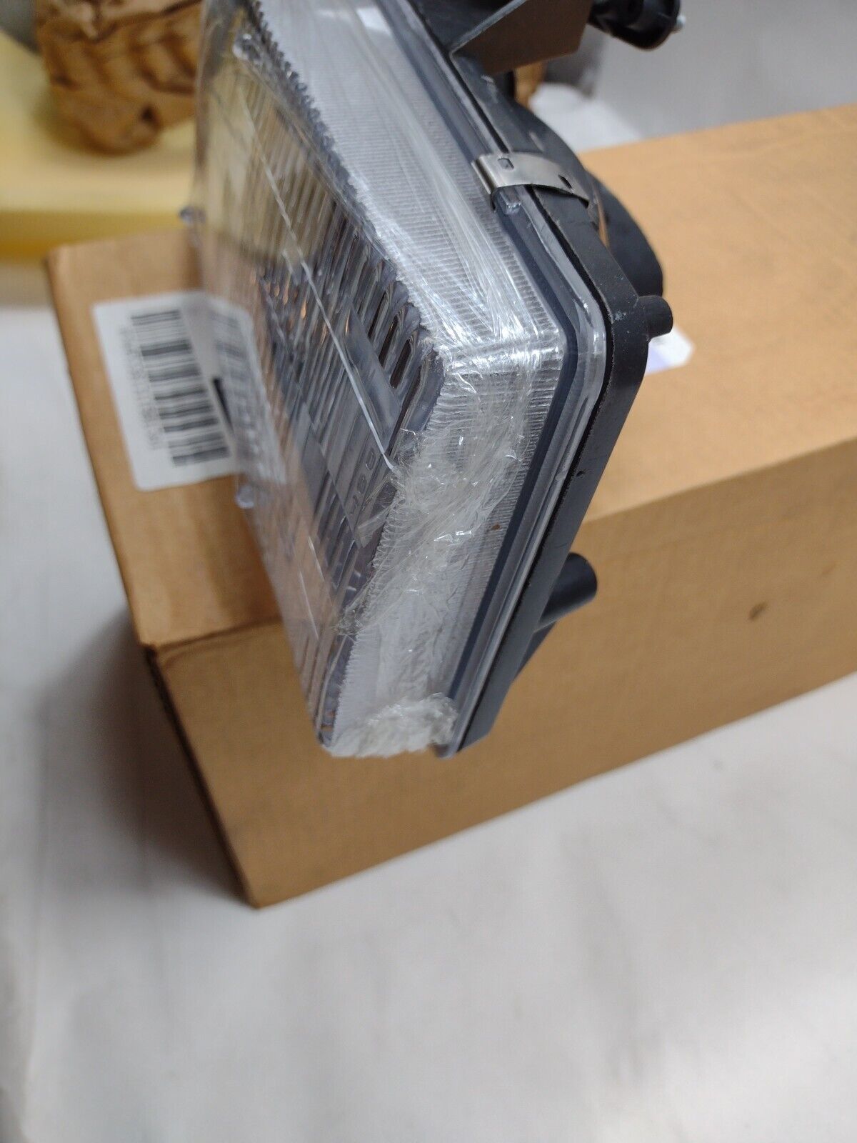 Genuine OEM GM Passenger Side Headlamp 1995-2005 Chevrolet Astro 16524092