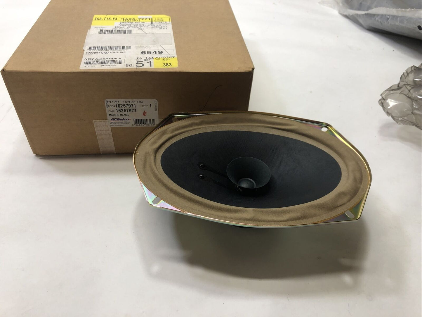 New OEM Genuine GM Pontiac 1999-2005 Rear Radio Speaker Assembly 16257971