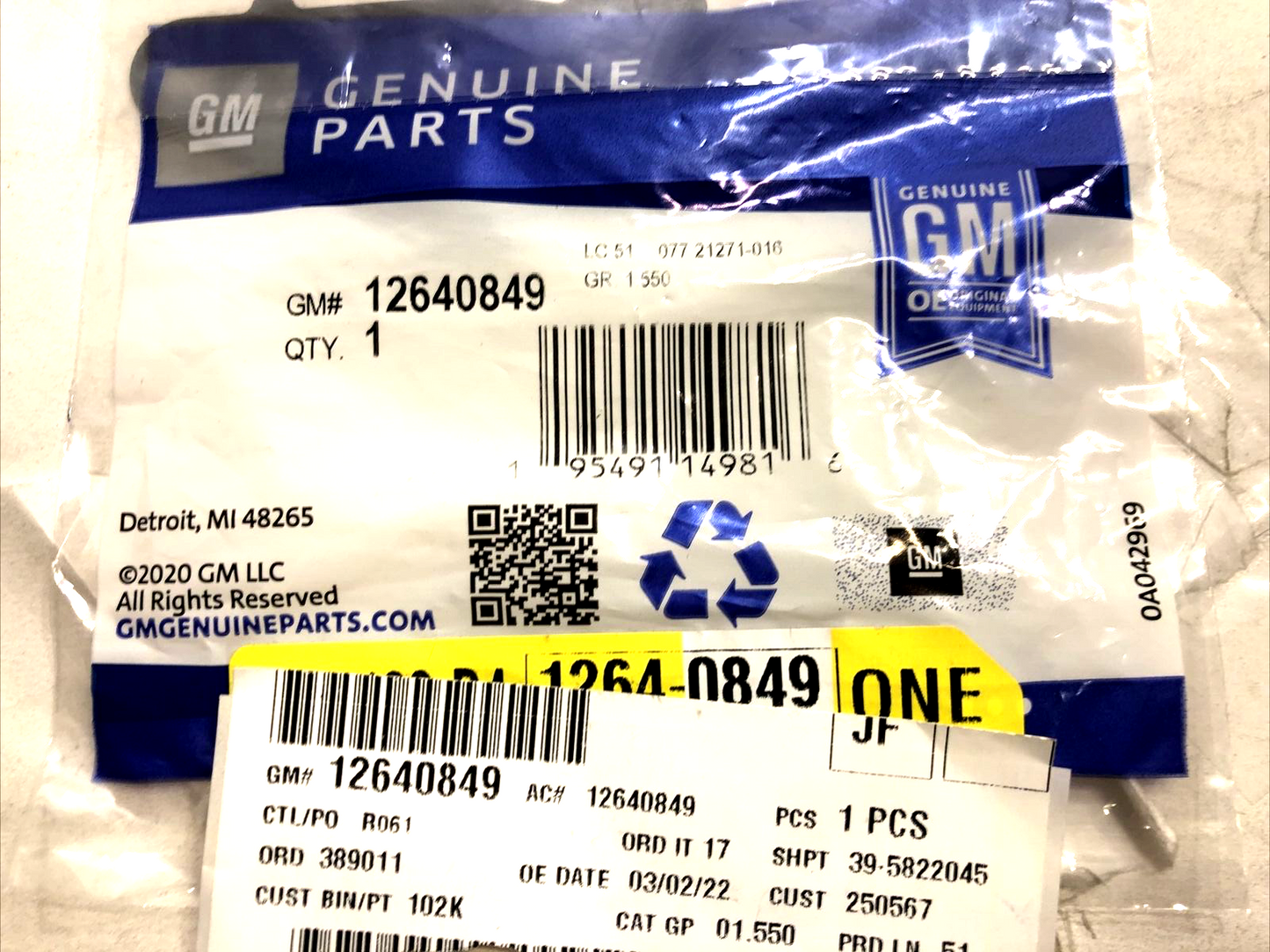 New OEM GM Engine Oil Cooler Gasket-VIN: 6, Eng Code GM GENUINE 12640849