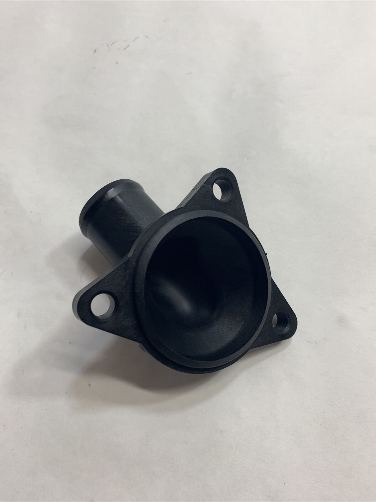 New OEM Genuine Ford Water Outlet 6L2Z-8592-FA Motorcraft RH167