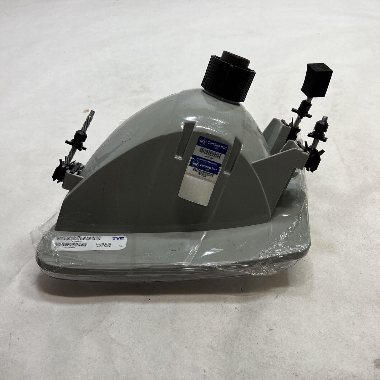 New OEM Genuine Right 1A Auto Headlight Assembly 203519801