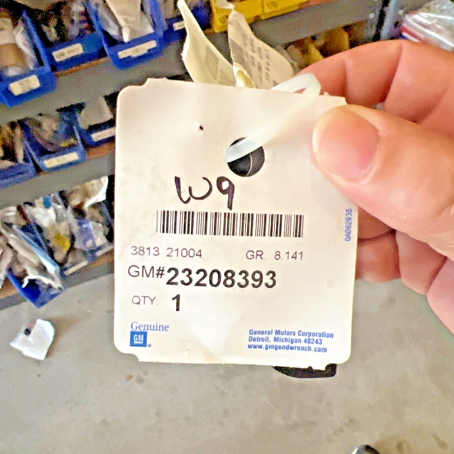 Genuine OEM GM Chevrolet Traverse Fender Mounting Bracket 2018 - 2023 23208393