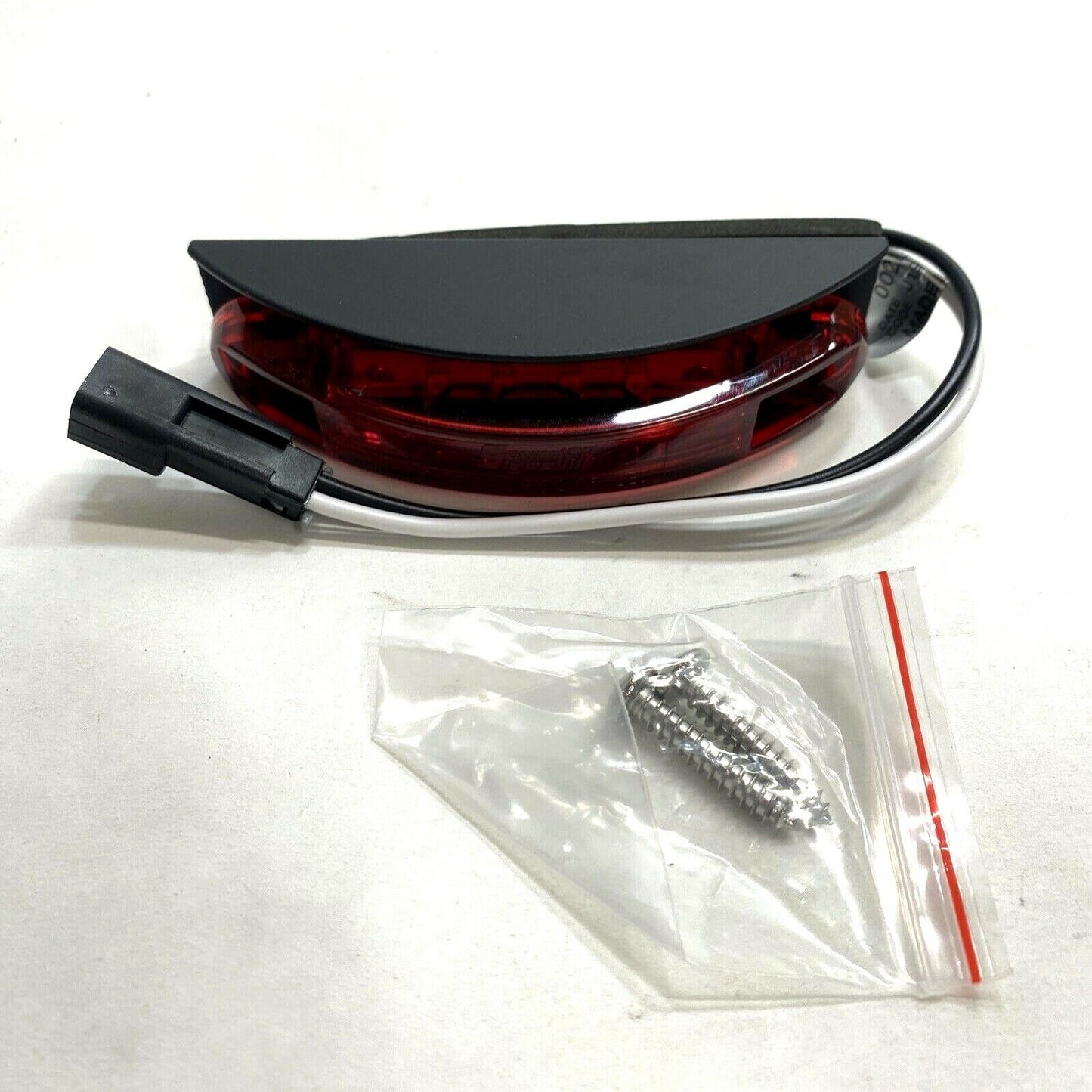 New International 120 Series Marker Light W/ Plastic Guard 4067247C1