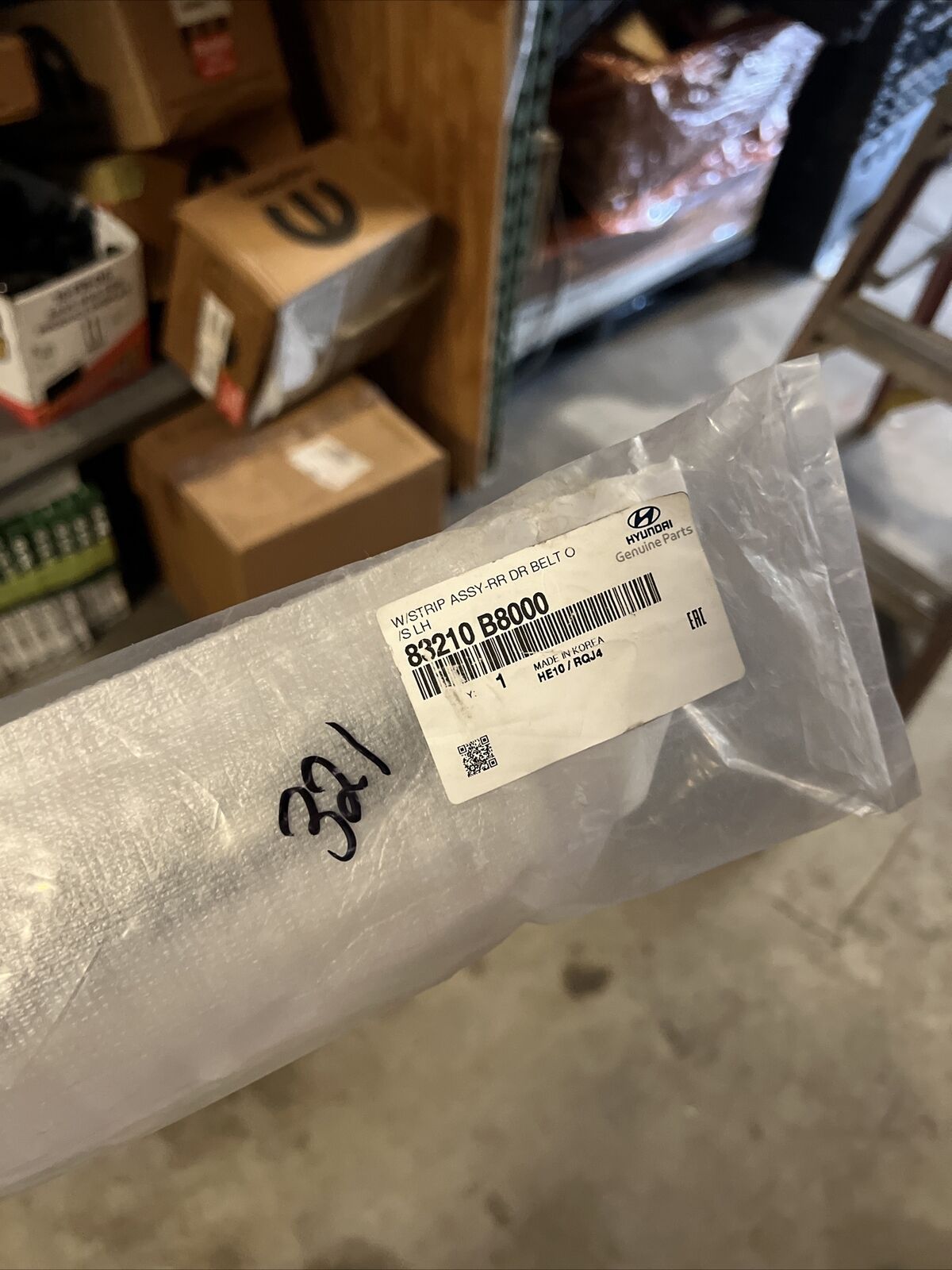 Genuine OEM Hyundai Santa Fe Door Weatherstrip Assembly Kia 2013-2018 83210b8000