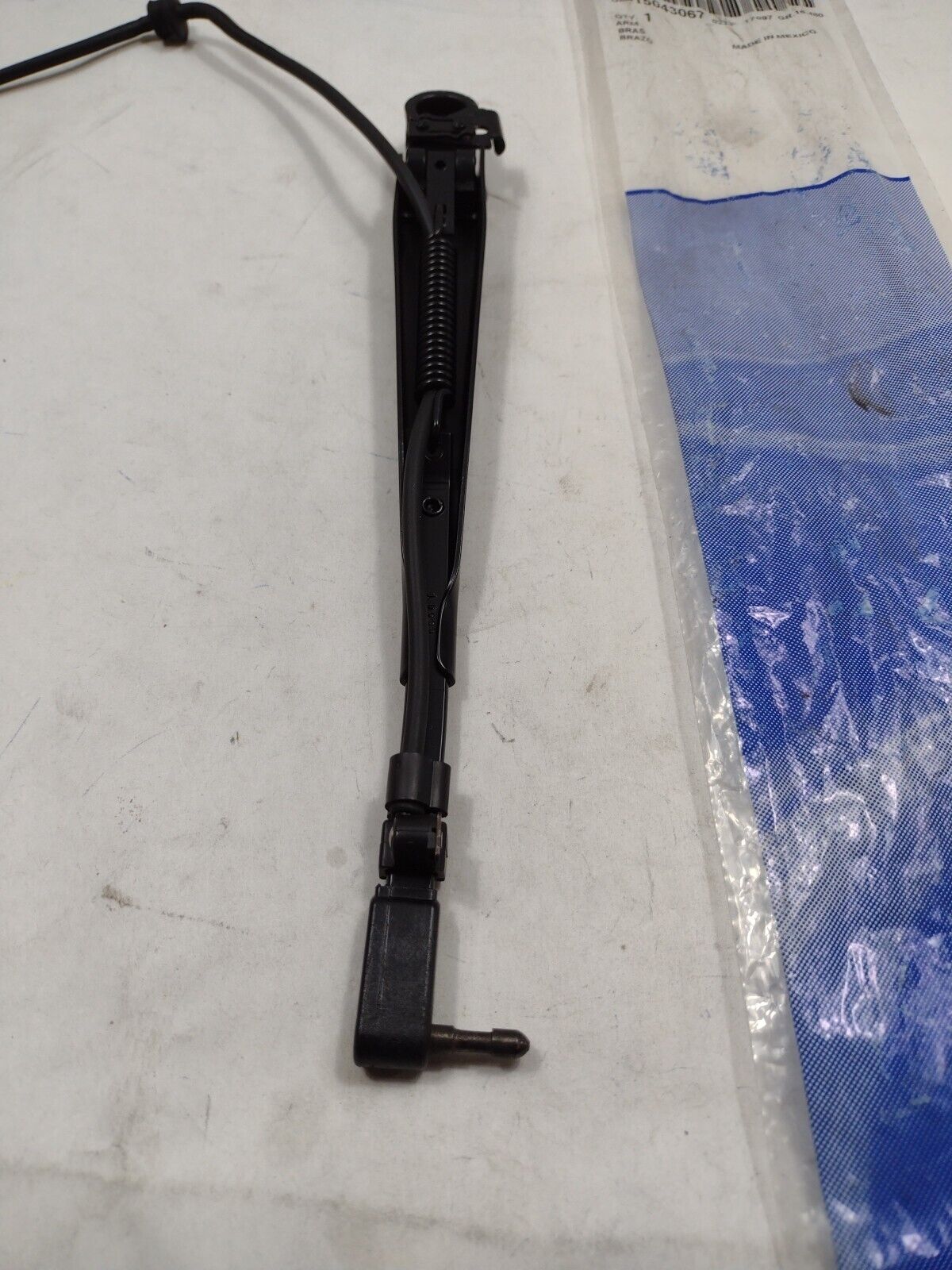 Genuine OEM GM Cadillac Escalade Arm Rear Window Wiper 1992-2000 15043067