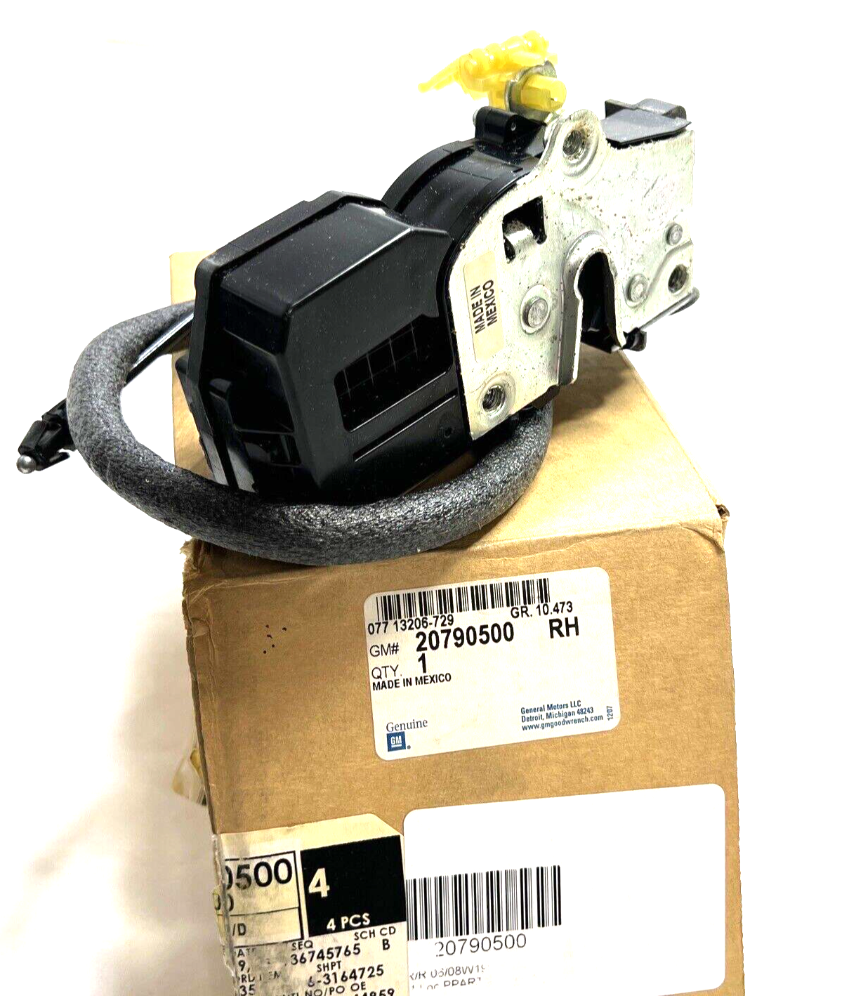 New OEM Genuine GM Right Passenger Side Rear Door Latch Lock Assembly 20790500