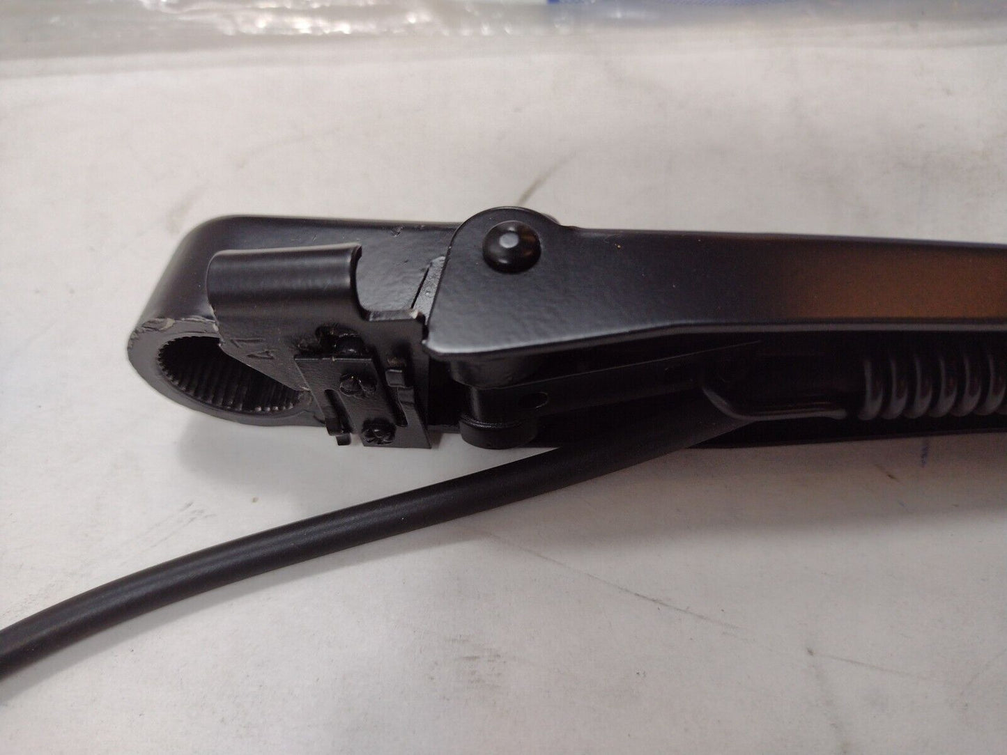 Genuine OEM GM Cadillac Escalade Arm Rear Window Wiper 1992-2000 15043067