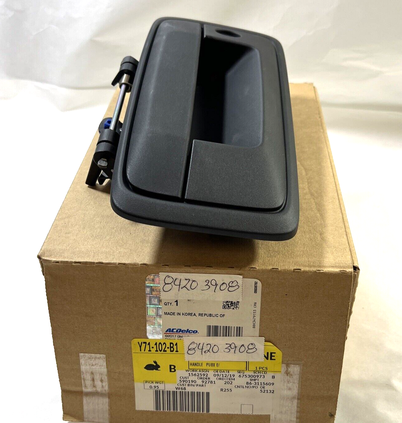 Genuine OEM GM ACDelco Y71-102-B1 Black Tailgate Handle 2016 - 2019 84203908