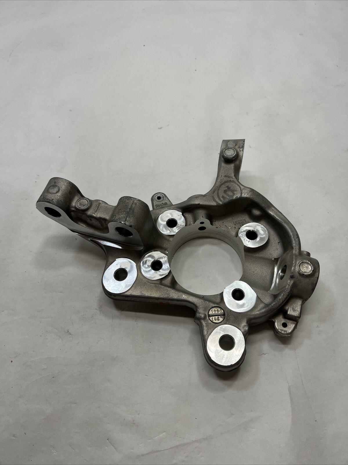 New OEM Genuine Ford Flex 03-19 Right Passenger Side Spindle Knuckle DE9Z3K185A