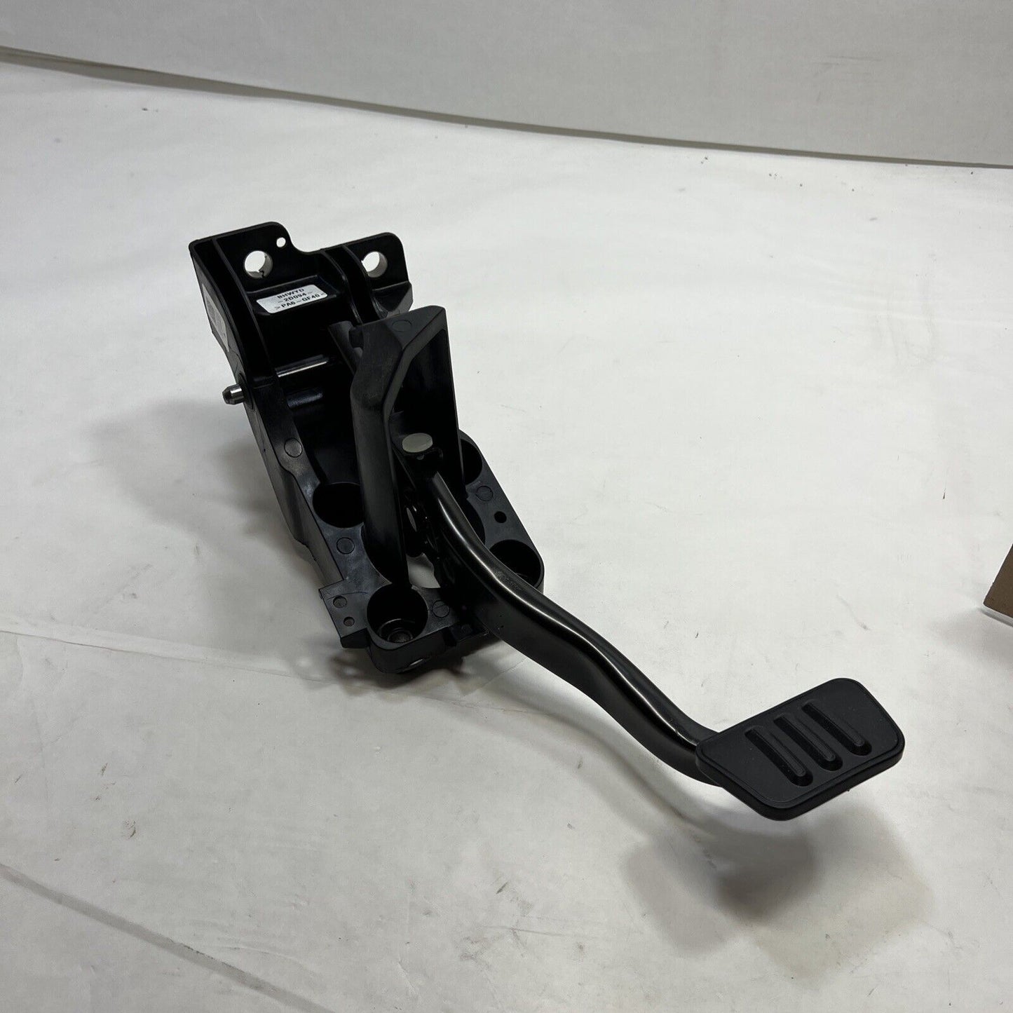 New OEM Genuine Ford Pedal And Bracket Assembly fr3z2455ae