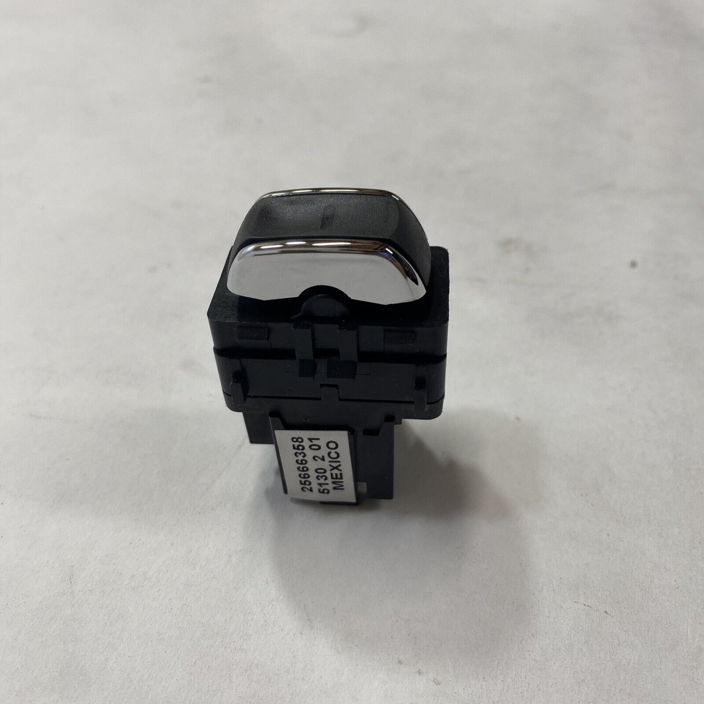 New OEM GM Power Window Control Switch 25666358