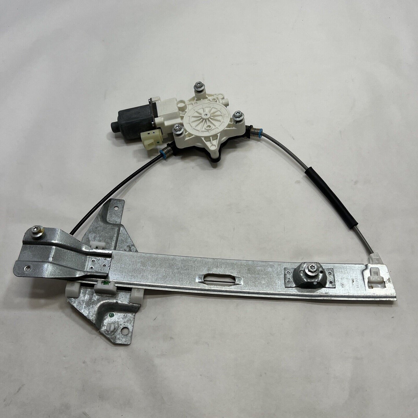 New OEM GM Window Regulator Assembly 10338752