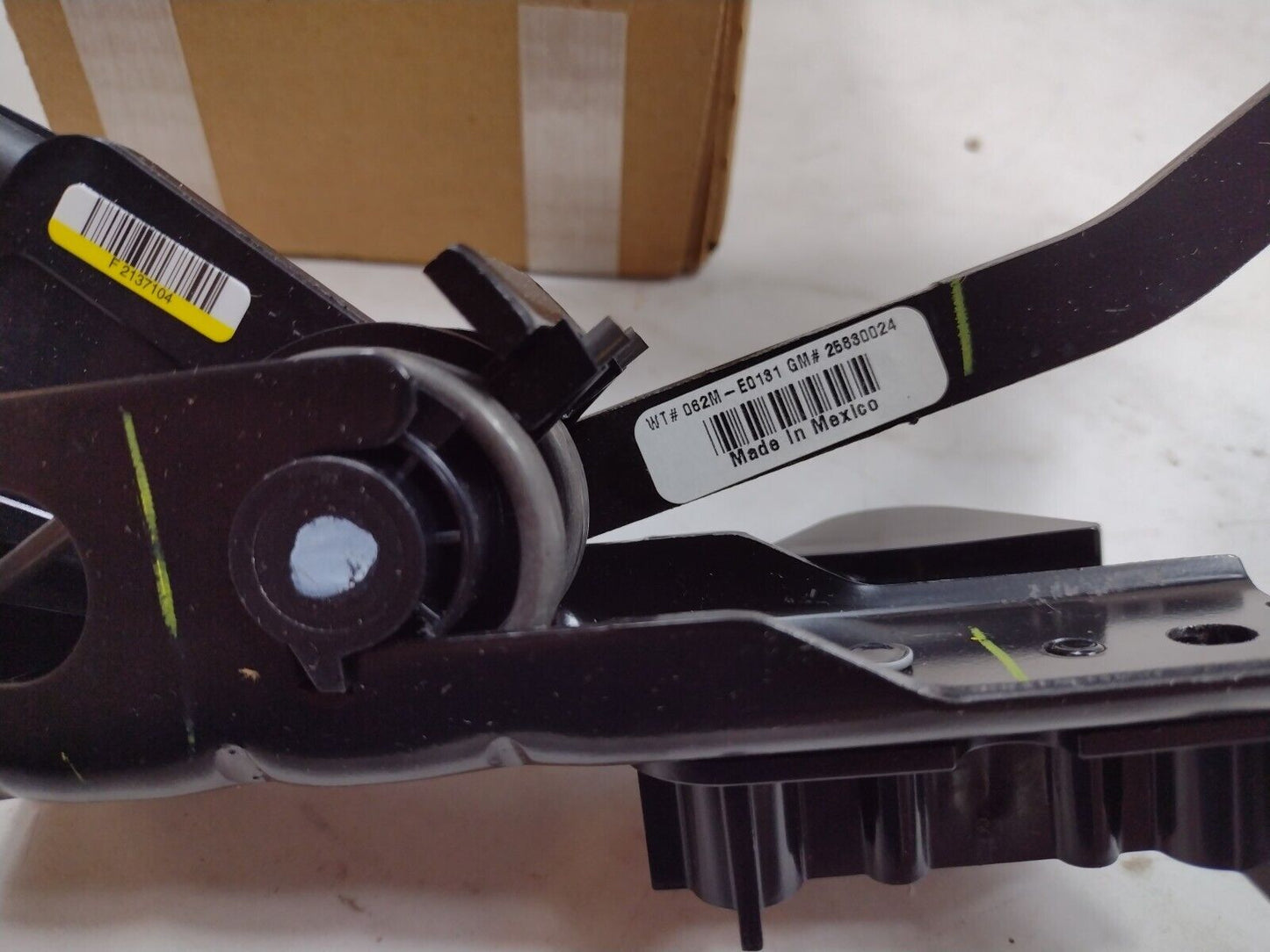 Genuine OEM GM Chevrolet Monte Carlo Accelerator Pedal 2004-2008 25830024