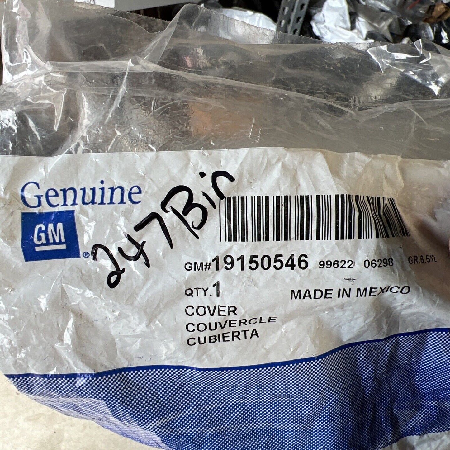 New OEM Genuine GM Right Passenger Side Steering Wheel Trim Cover 19150546