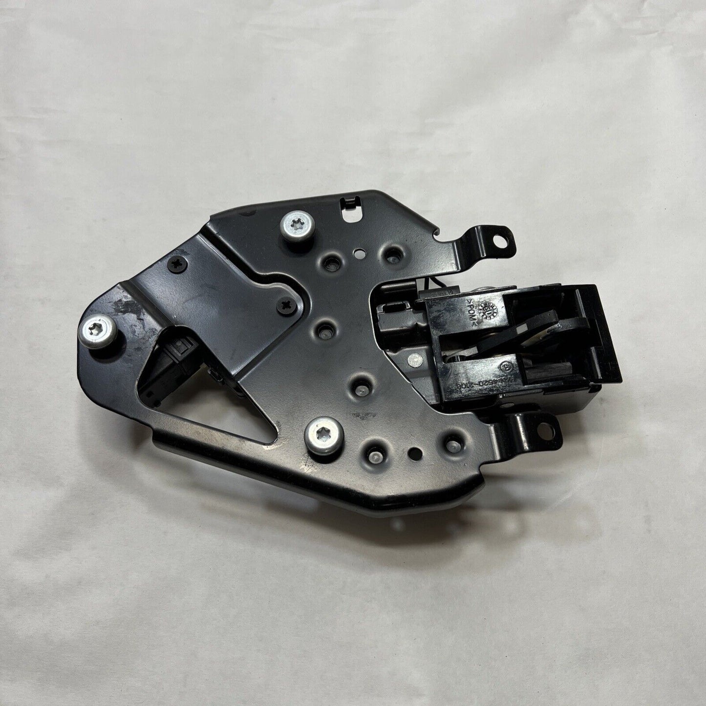 Genuine OEM GM Cadillac Escalade Lift Gate Window Latch Assembly 07-14 25886854