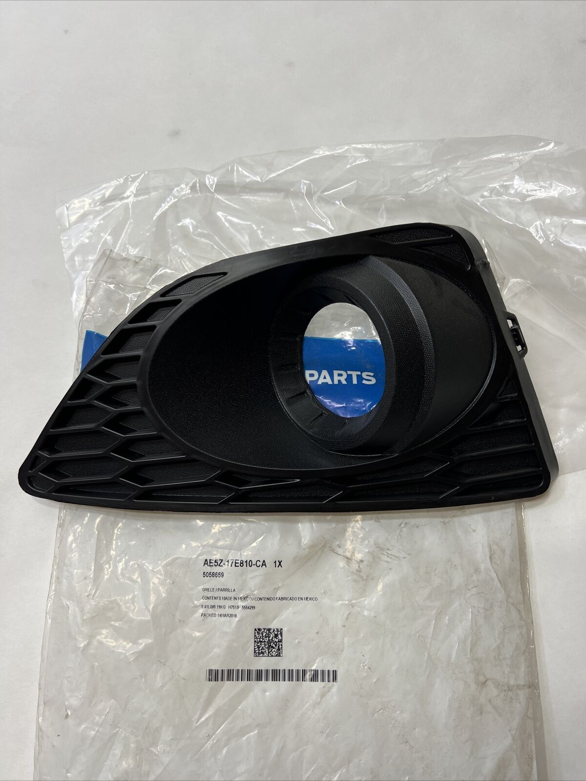 New OEM Genuine Ford Fog Light Housing AE5Z-17E810-CA