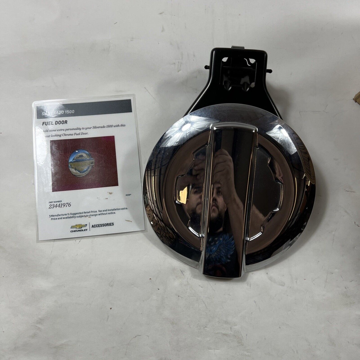NEW OEM GM Chevrolet Silverado Gas Tank Fuel Hatch Door Chrome 2014-18 23441976