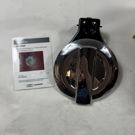 NEW OEM GM Chevrolet Silverado Gas Tank Fuel Hatch Door Chrome 2014-18 23441976