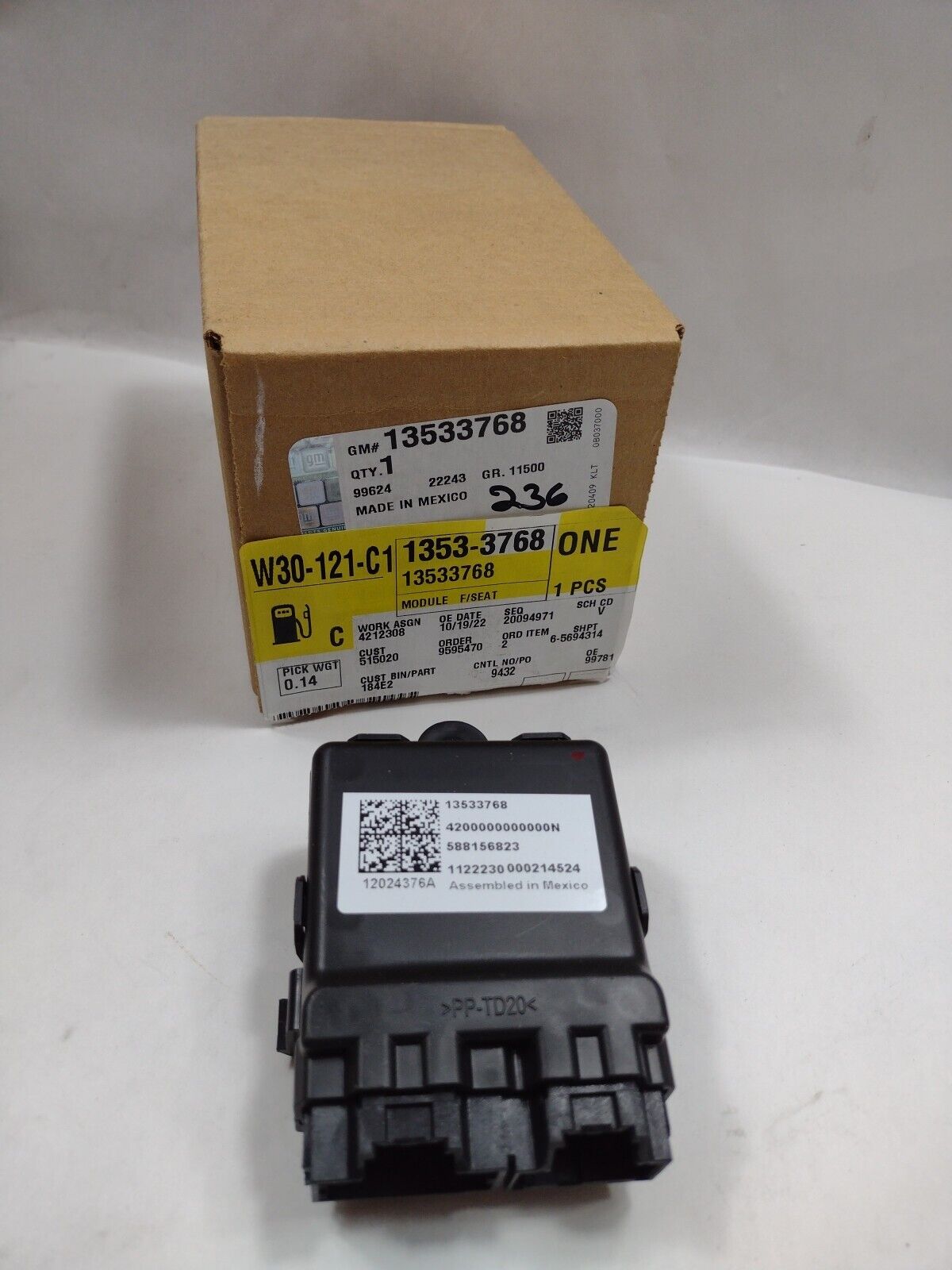 New OEM GM Genuine Parts 13533768 Seat Heater Control Module