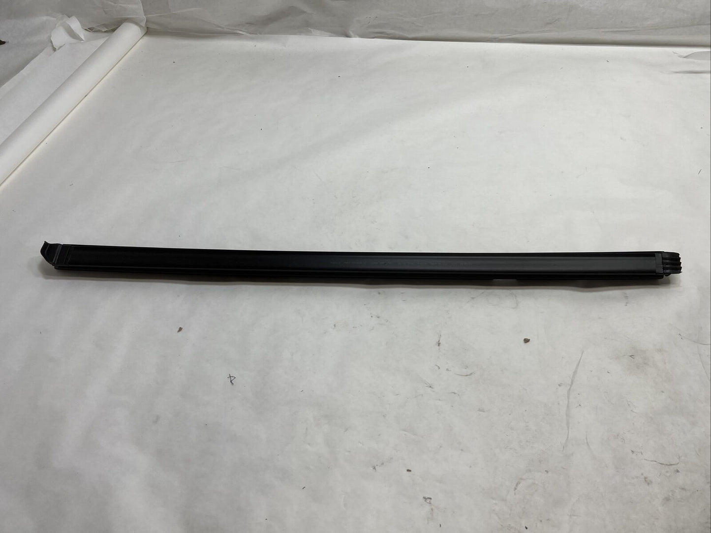 New OEM 16 - 19 Ford Explorer Rear Passenger Window Weatherstrip FB5Z-7825860-A
